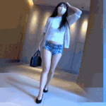 【お触り編】【胸ポチ探訪】ノーブラ美乳☆垂れないプルプルOPと短パンからハミ出た妖艶尻肉！のサムネイル画像