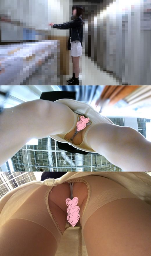 歩行時のミニスカからチラリと見える大胆な下着の片鱗
