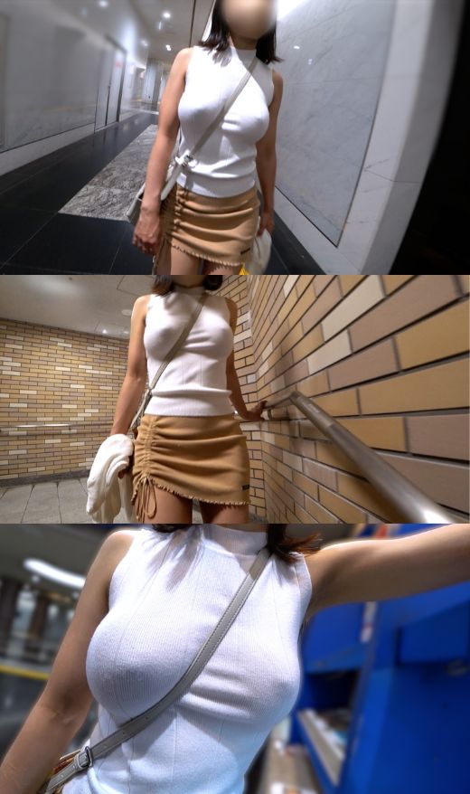カーディガンを脱ぎ、ノースリーブの白ニット姿になったパイスラ美女